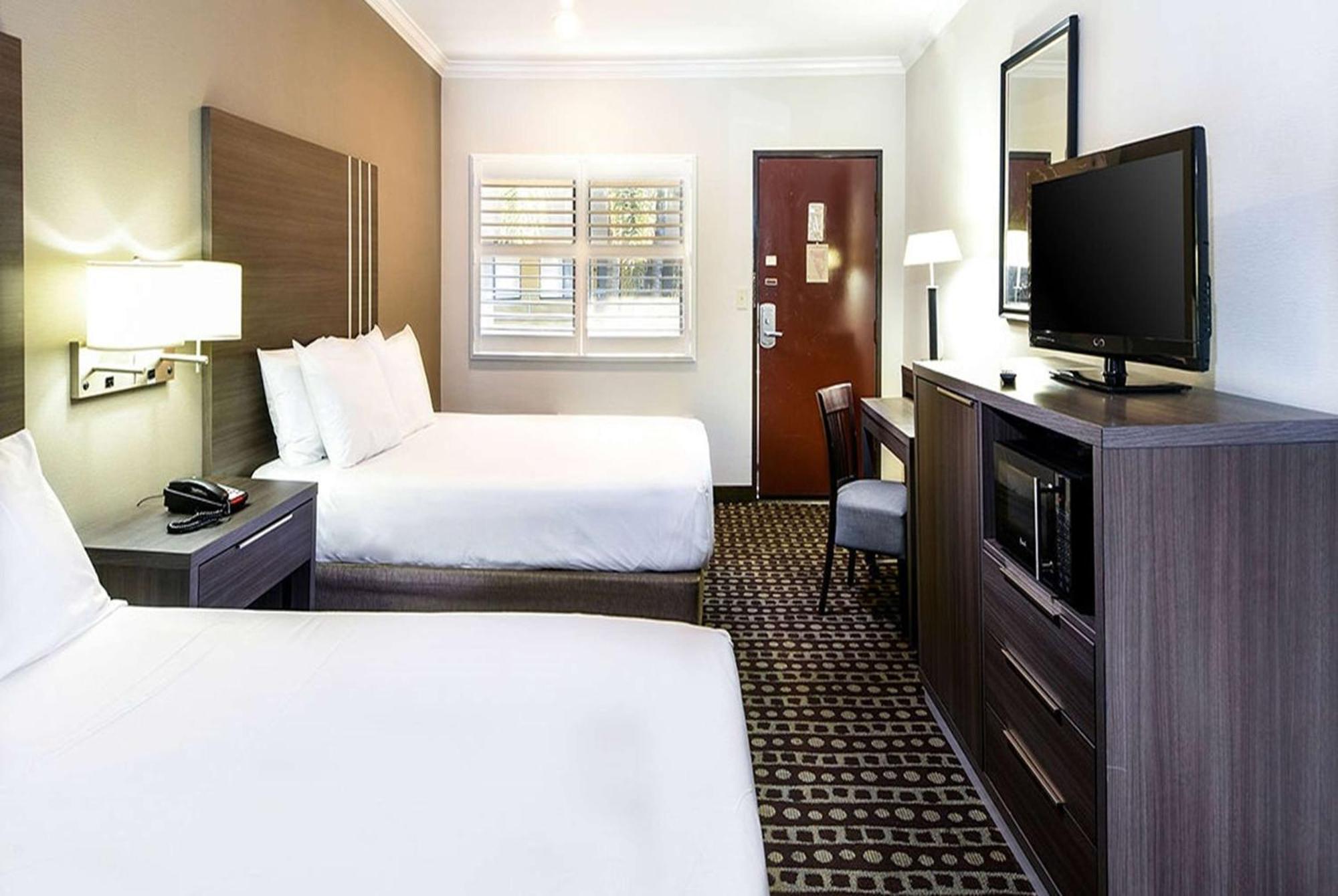 Travelodge By Wyndham Commerce Los Angeles Area Dış mekan fotoğraf