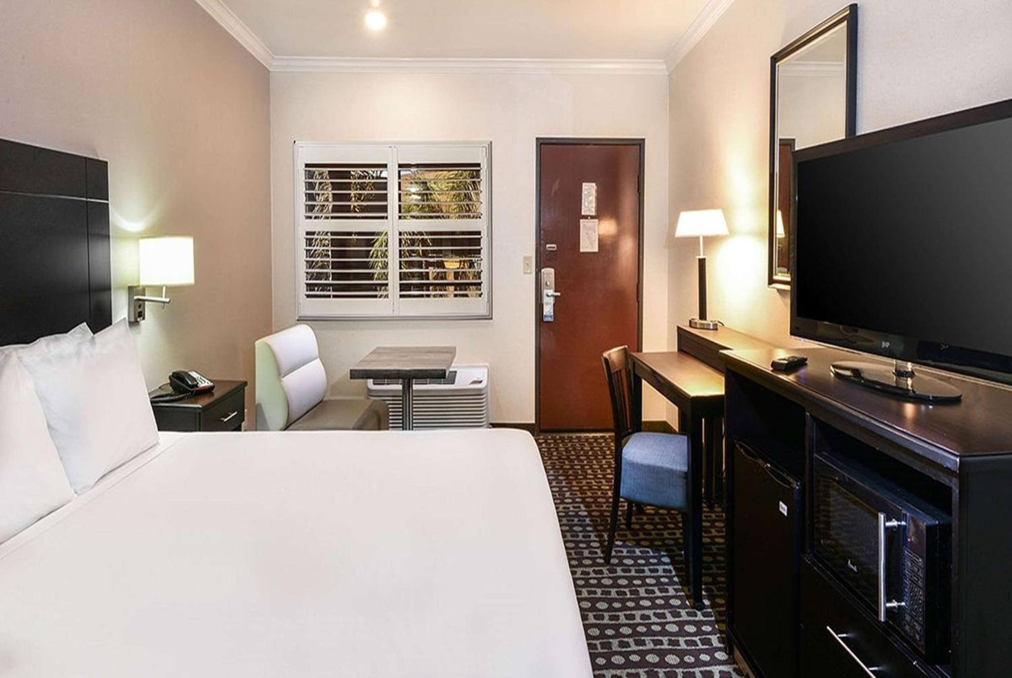 Travelodge By Wyndham Commerce Los Angeles Area Dış mekan fotoğraf