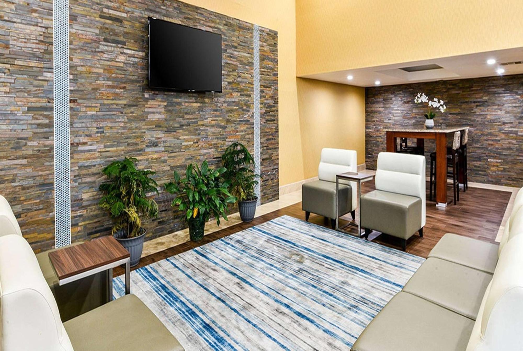 Travelodge By Wyndham Commerce Los Angeles Area Dış mekan fotoğraf