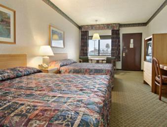 Travelodge By Wyndham Commerce Los Angeles Area Dış mekan fotoğraf